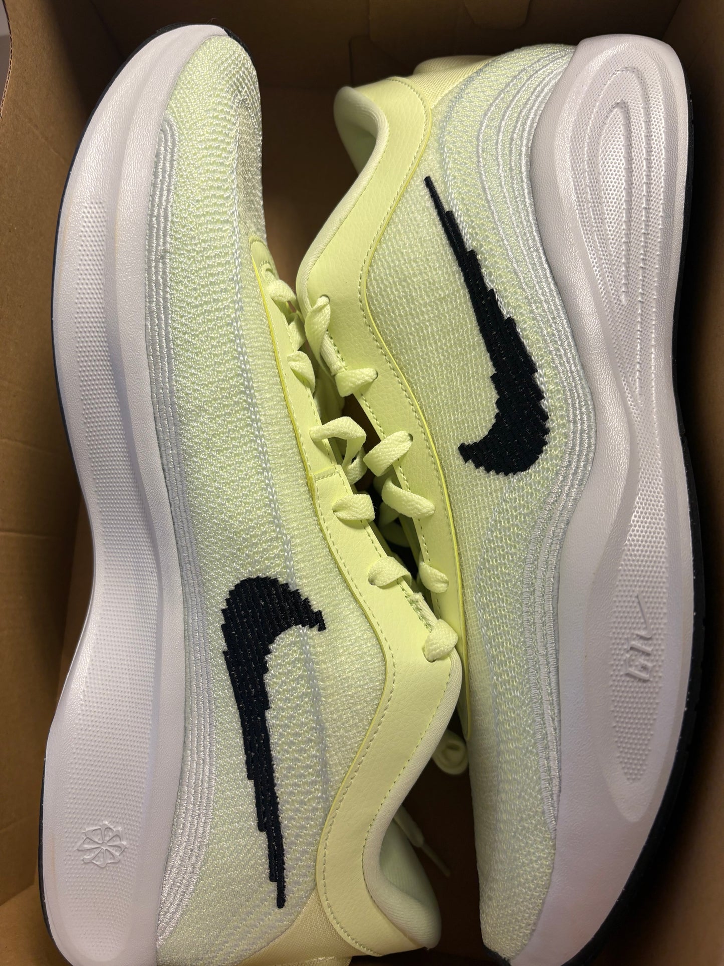 Nike G.T. Hustle Academy in gelb/weiss, Größe 48,5