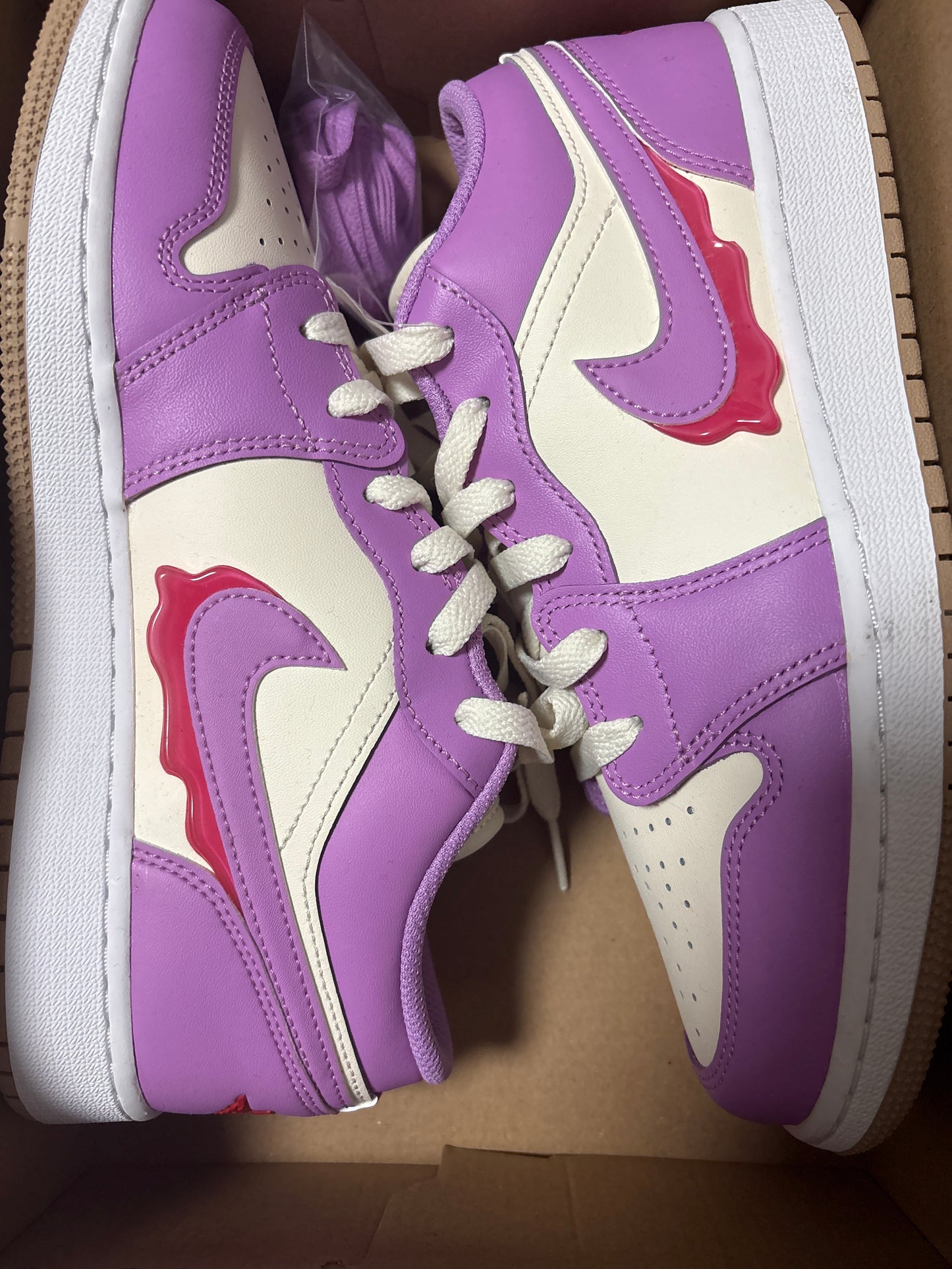 Air Jordan 1 low, lila/weiss, Größe 39