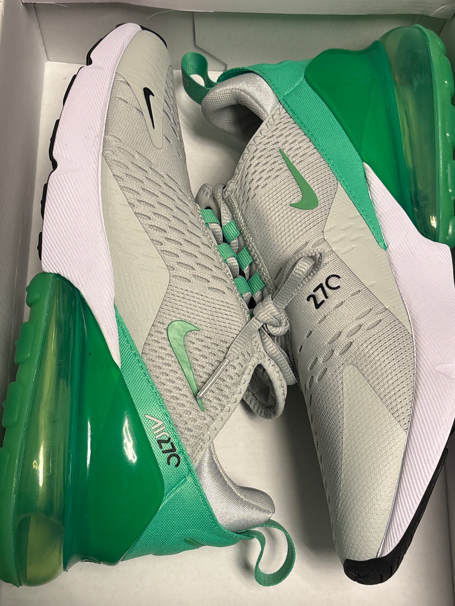 Nike Air Max 270 in weiß/hellgrün/neon, Größe 41