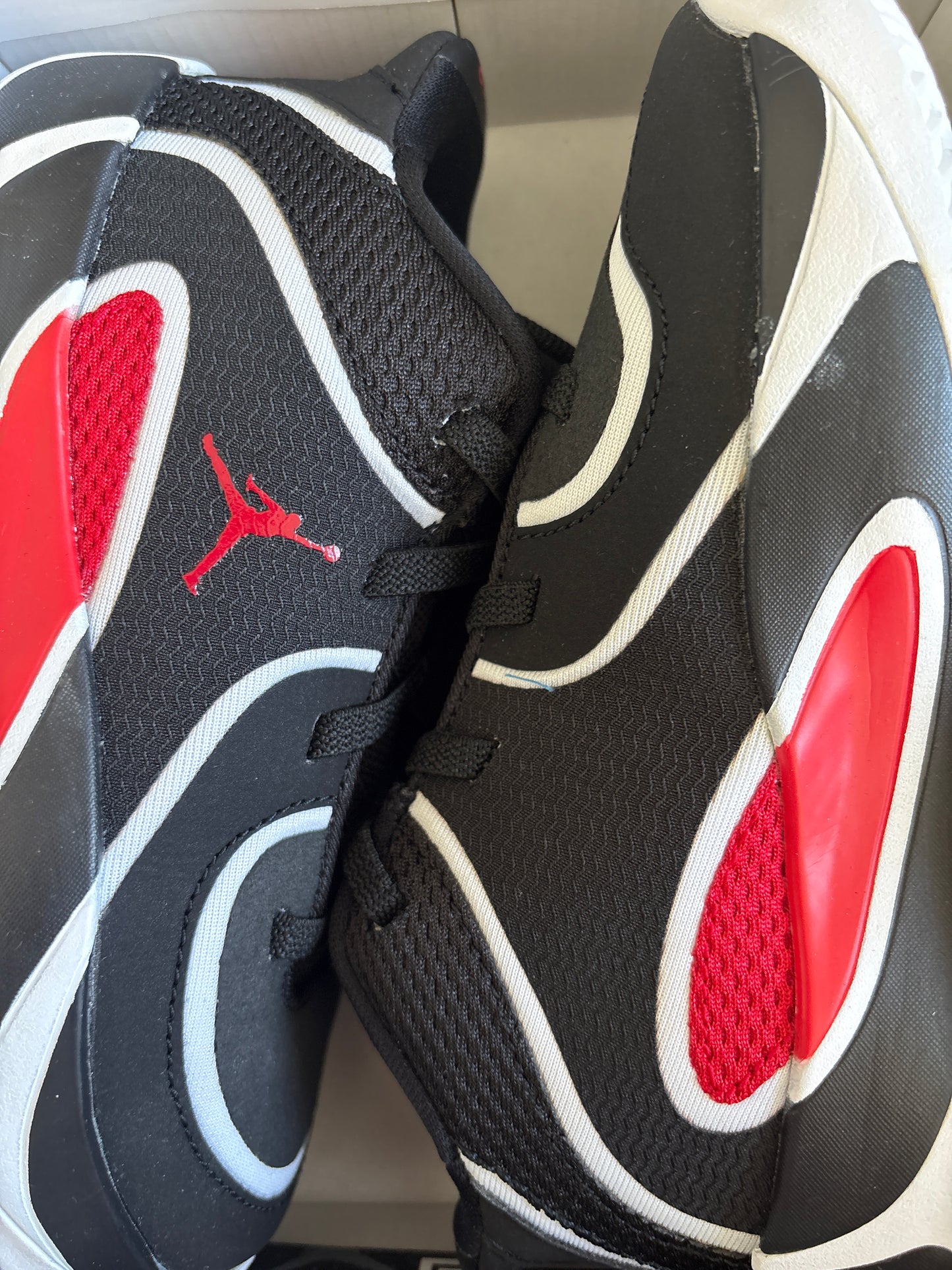 Nike Jordan Tatum 4, schwarz/rot in Größe 28,5