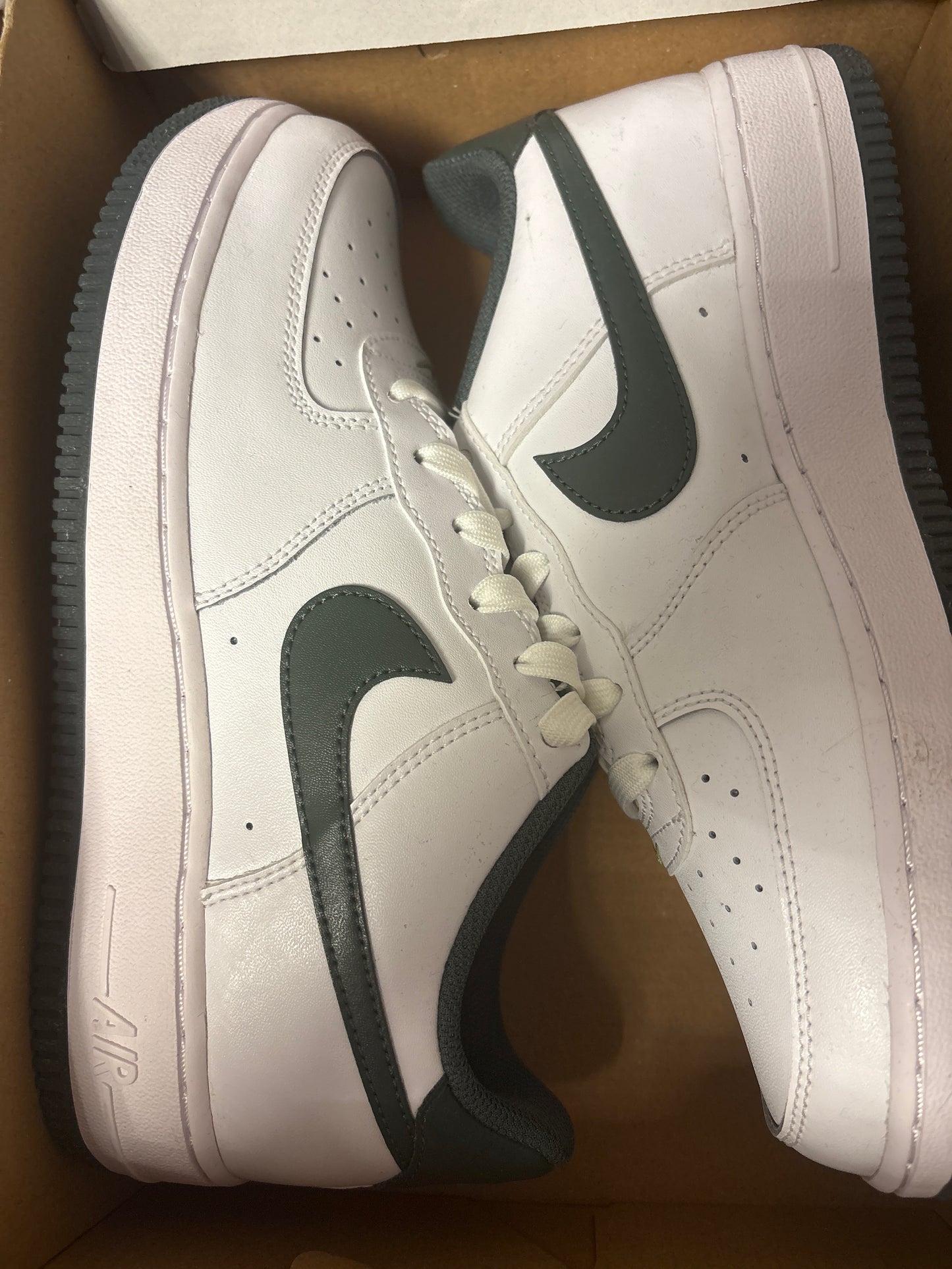 Nike Air Force 1 in weiß/grün, Größe 39