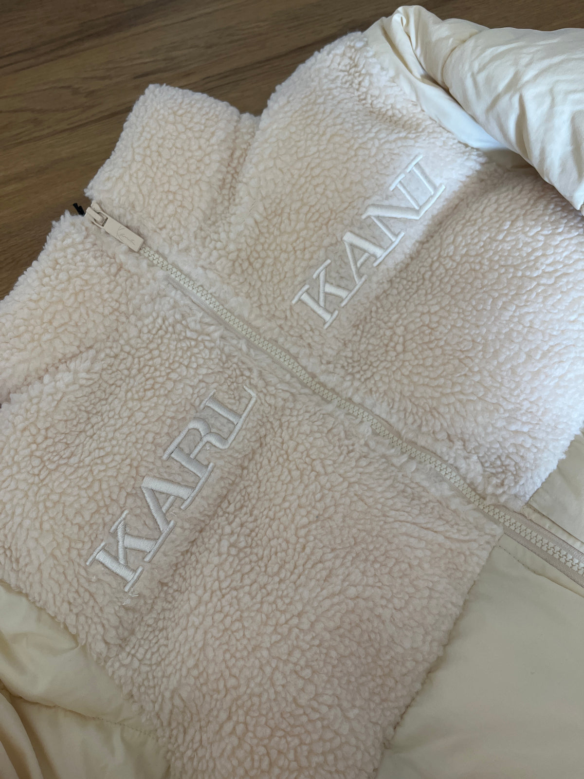Karl Kani Damen Winterjacke in creme, Größe L