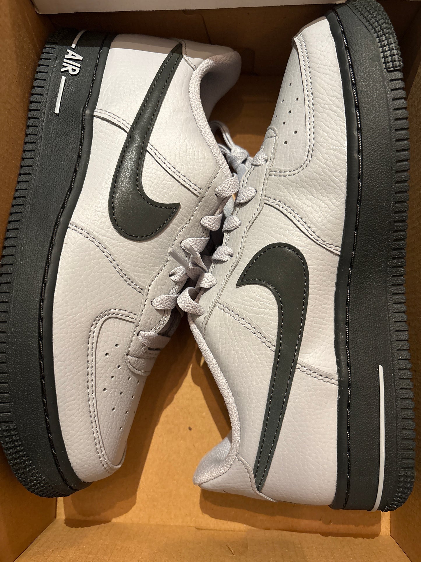 Nike Air Force 1 in schwarz/grau, Gr. 38