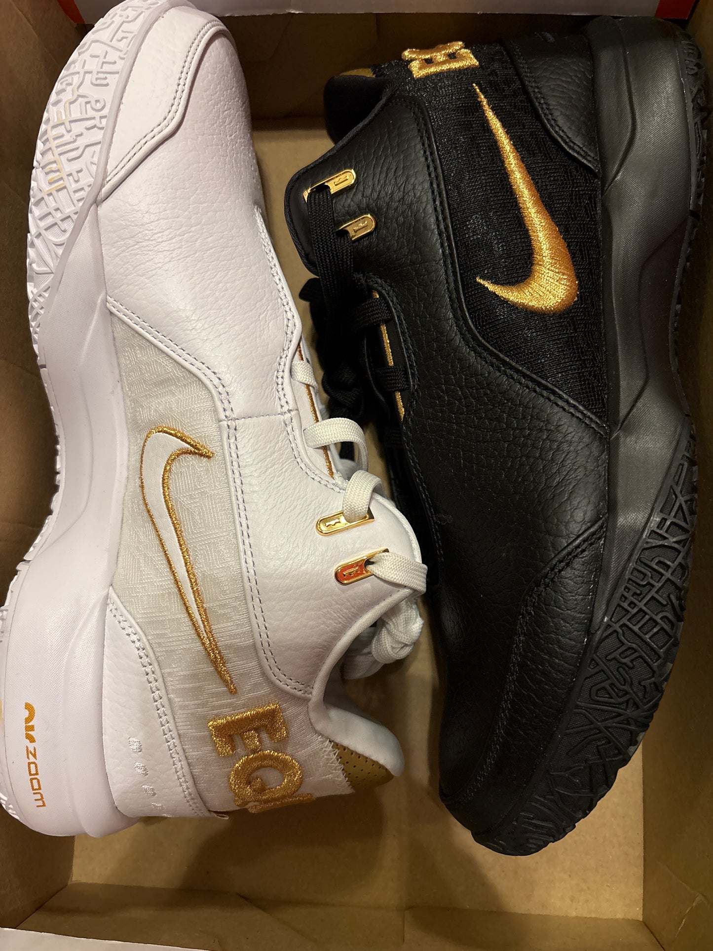 Nike Jordan Lebron, in weiss/schwarz/gold, Größe wählbar