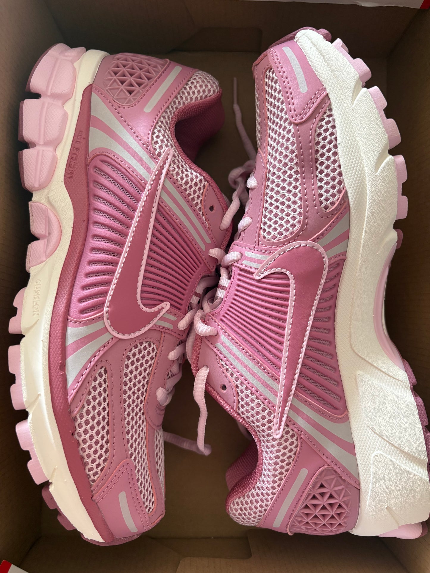 Nike Zoom Vomero 5 in pink/rosa, Größe 42