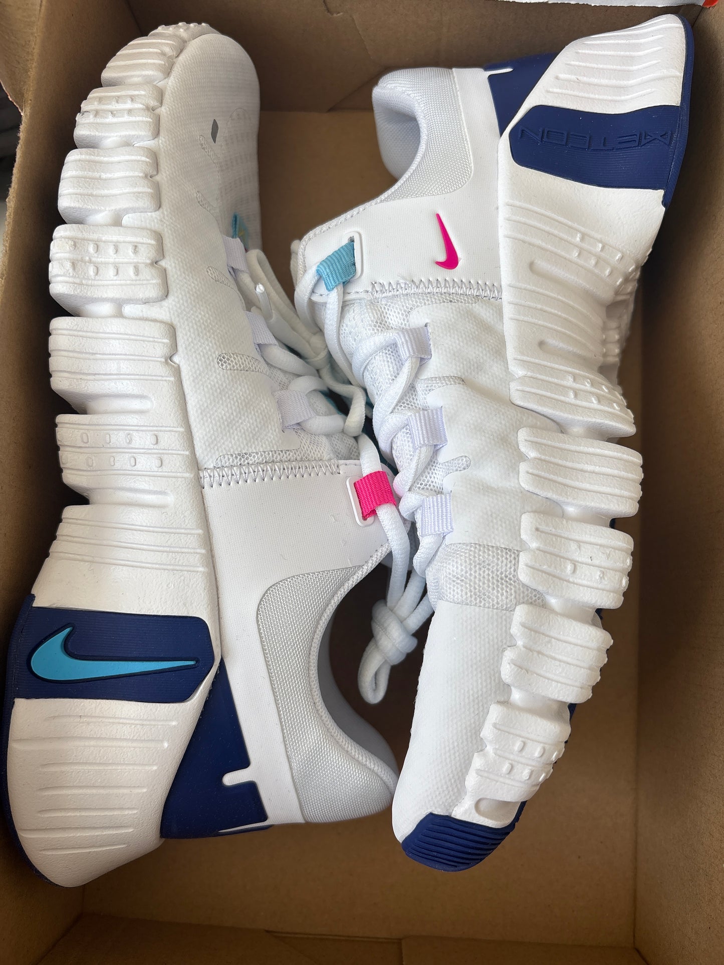 Nike Free Metcon 5, Größe 41 in weiss/blau/pink
