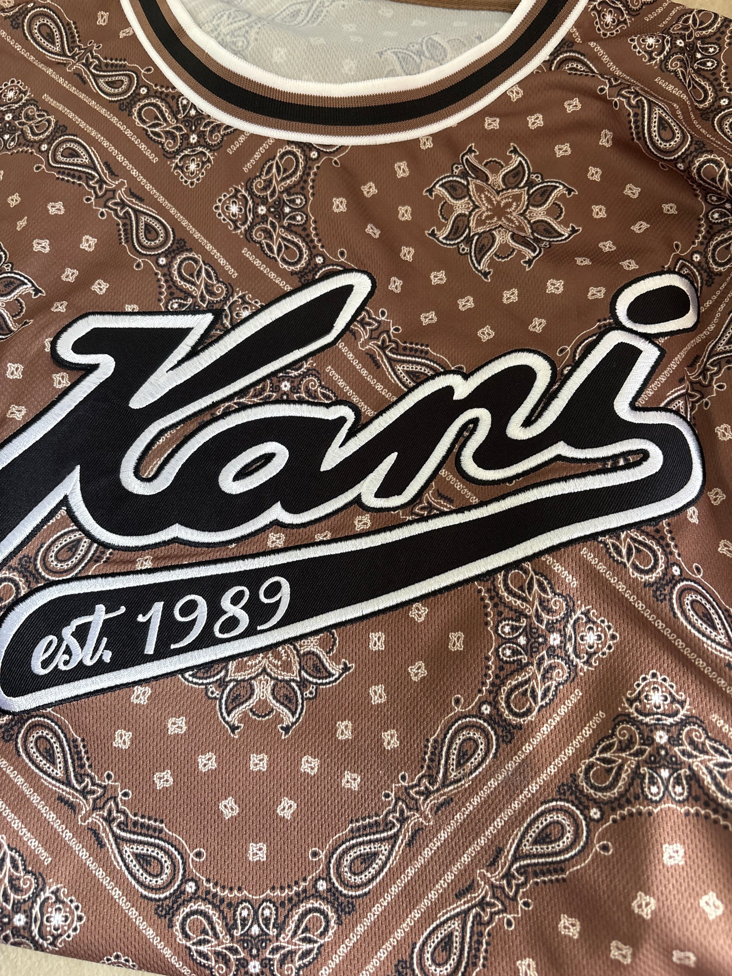 Karl Kani Shirt, Größe XL, braun/Muster