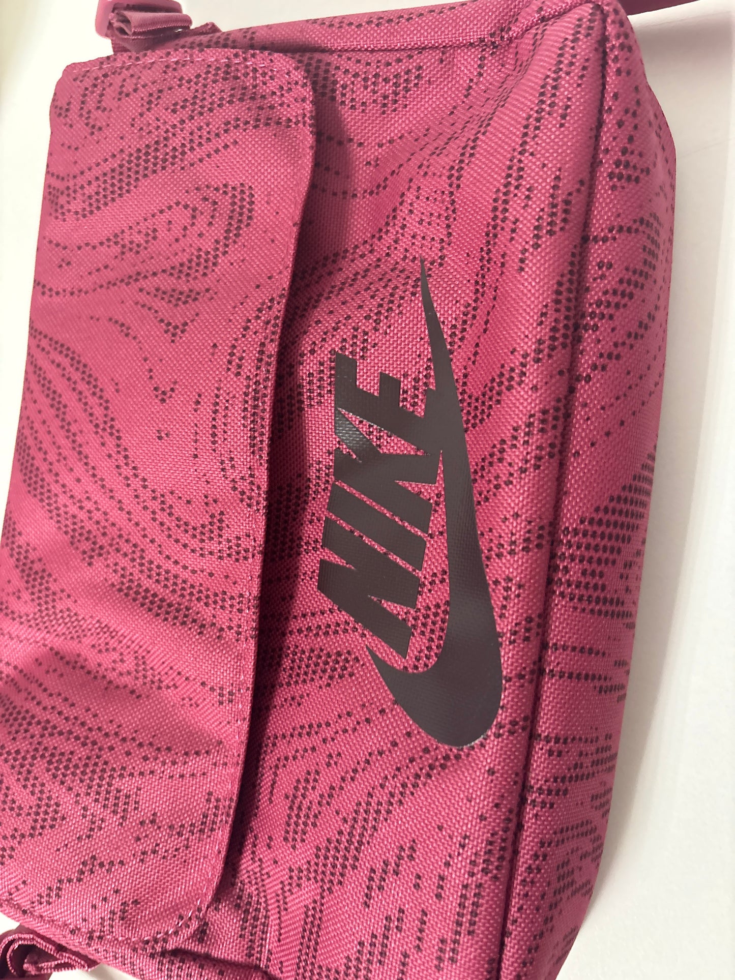 Nike Umhängetasche Brombeere