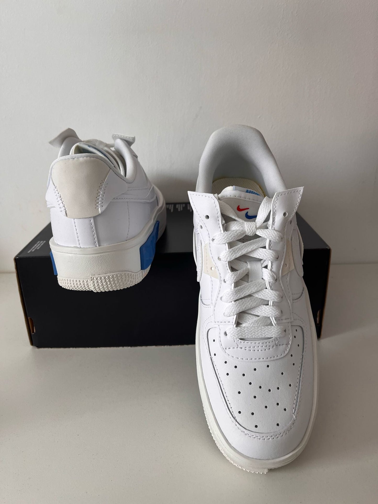 Nike Air Force Fontanka weiss mit blauem Rechteck, Gr. 40