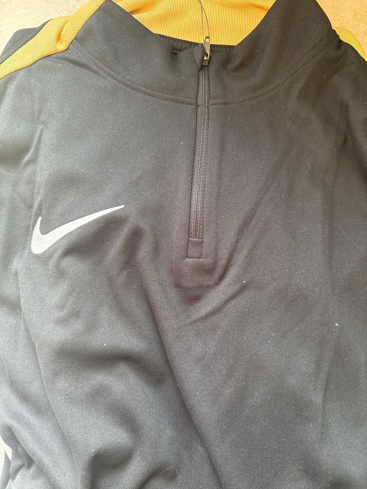 Nike Trainingszipper Größe wählbar in schwarz/gold