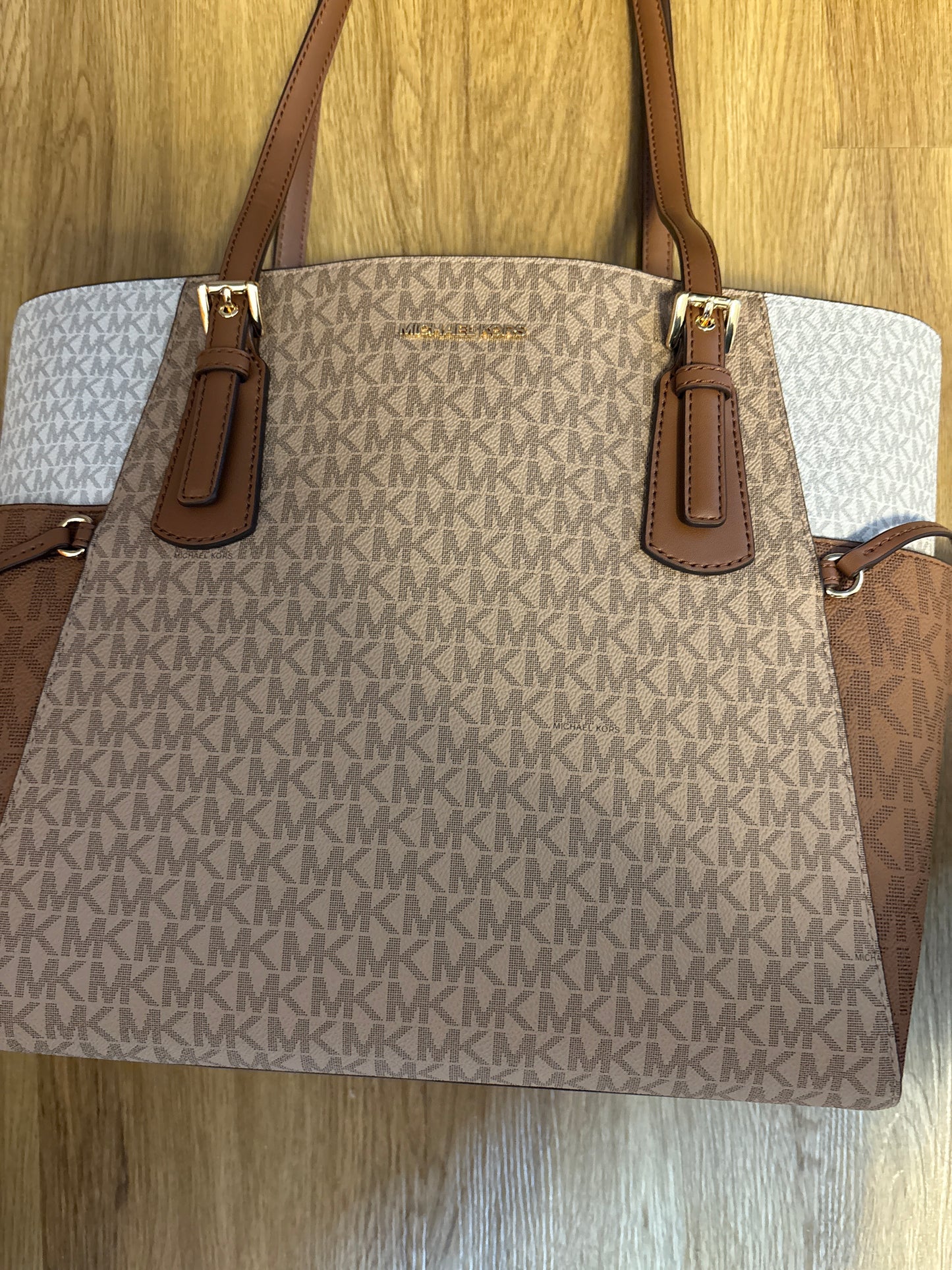 Michael Kors Voyager braun