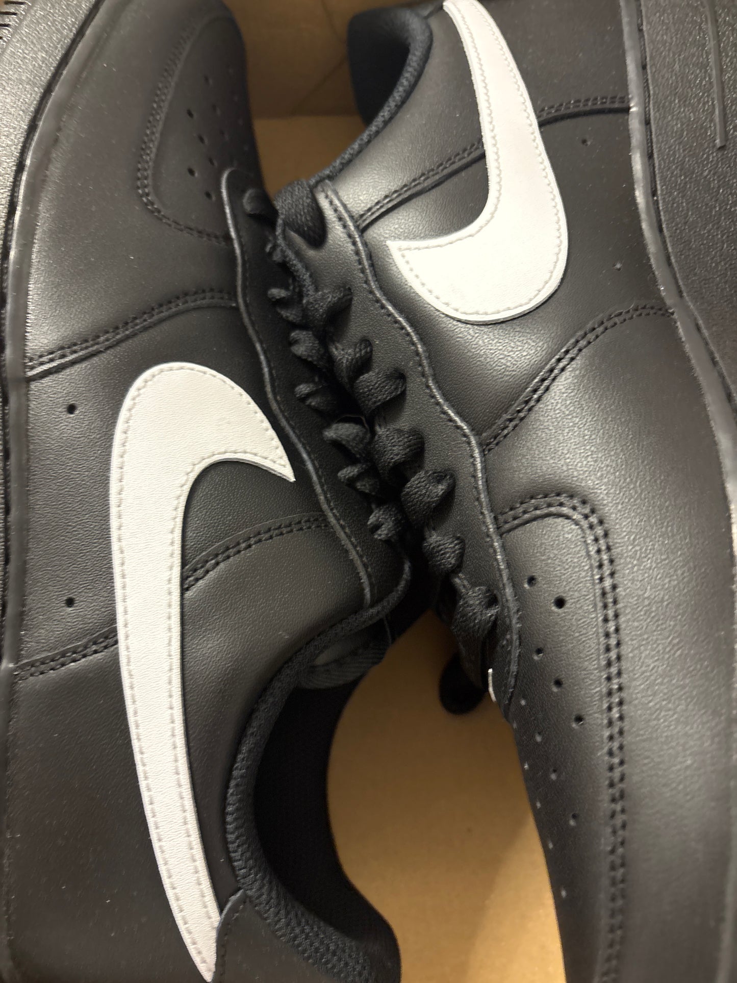 Nike Air Force 1 schwarz/weiss, Größe 44