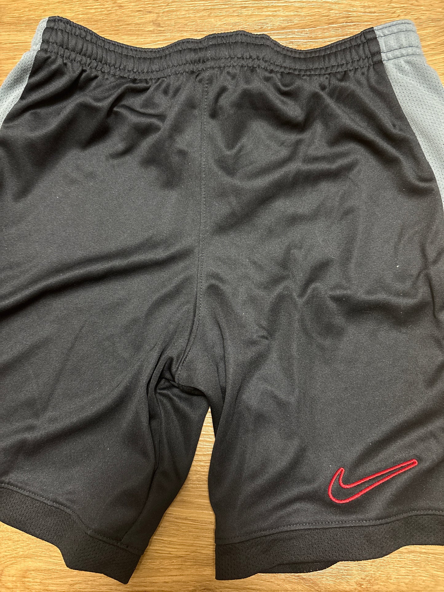 Nike Kinder Trainingshose kurz, schwarz, Größe M