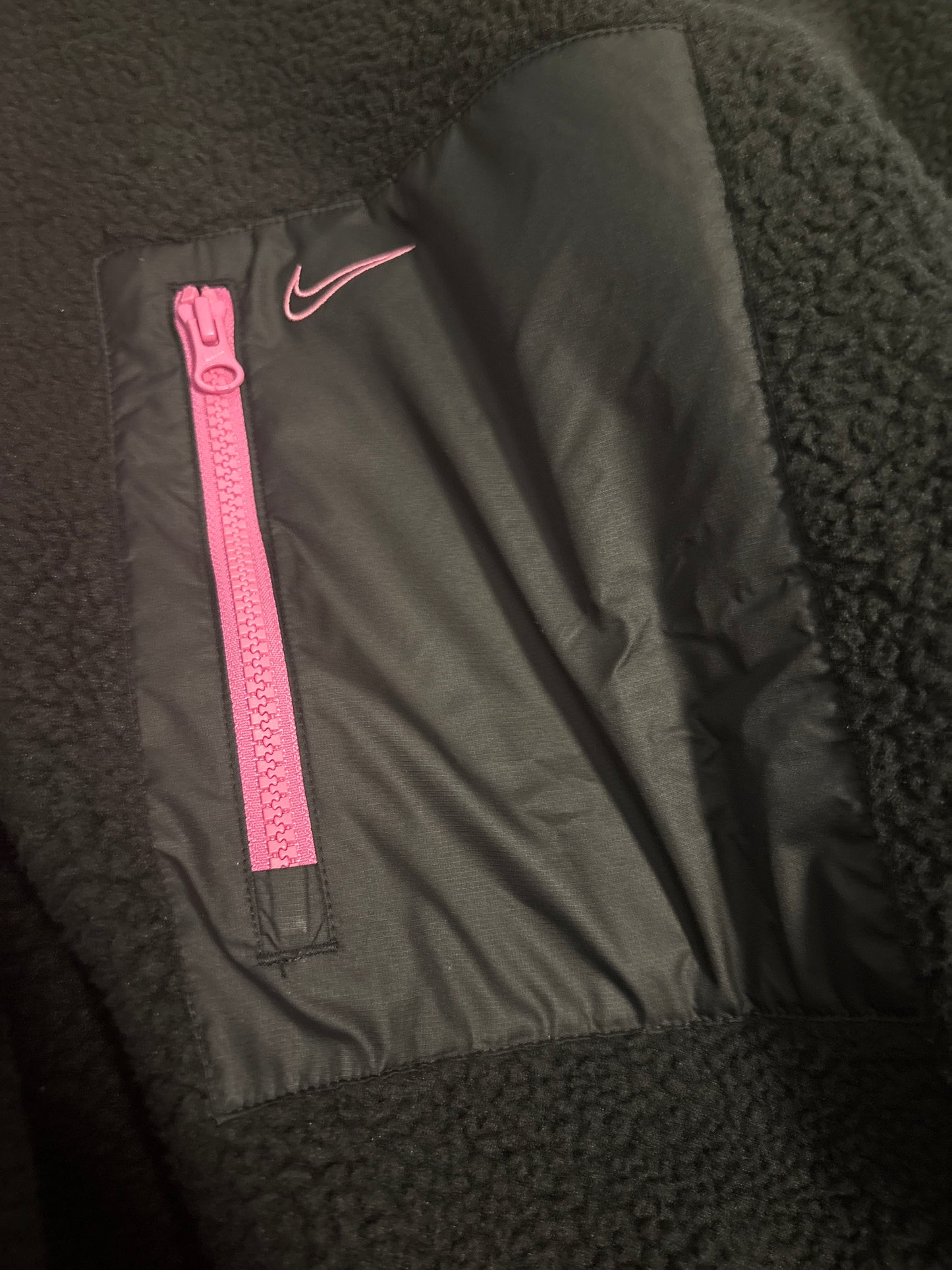 Nike Damen Plüsch Jacke Größe wählbar in schwarz/rosa Plüsch