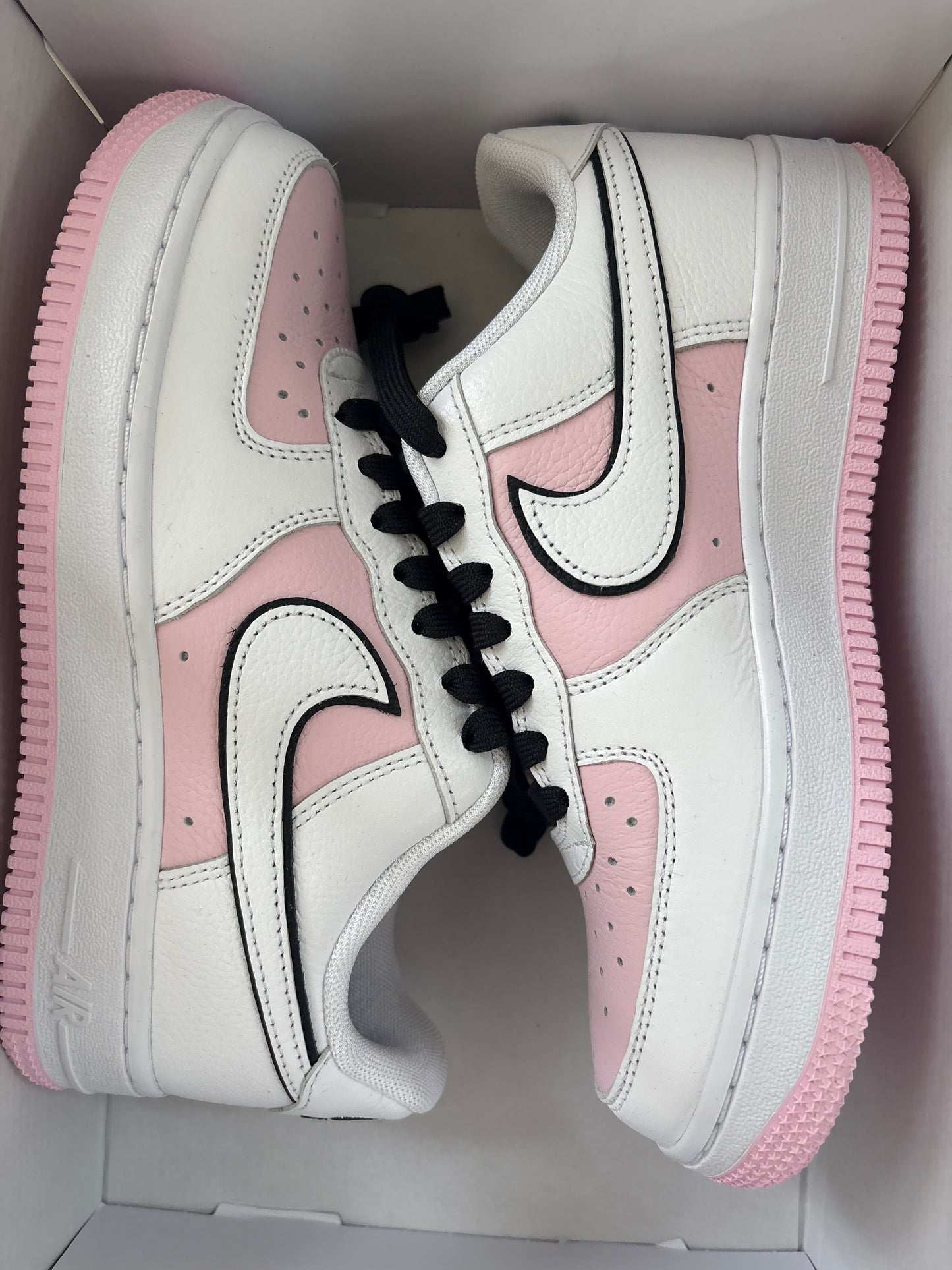 Nike Air Force 1 in weiss/rosa/schwarz, Größe 36,5