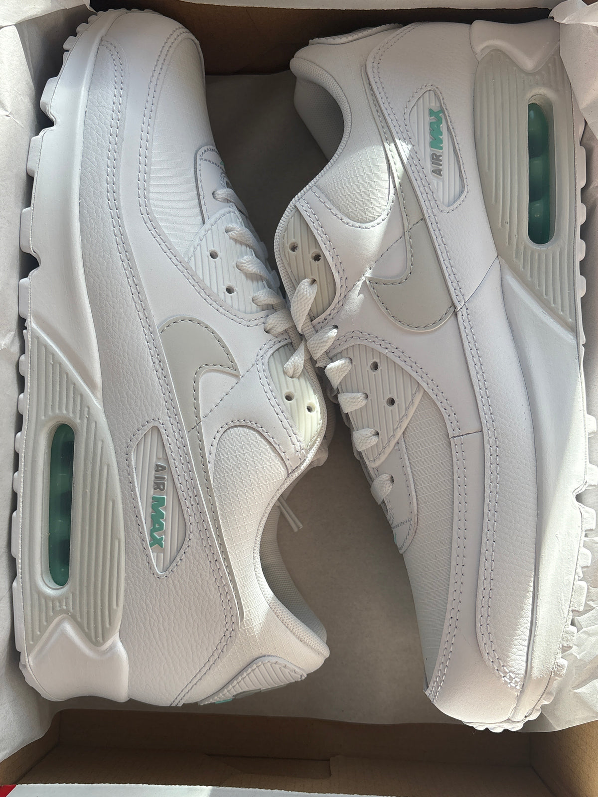 Nike Air Max 90 in weiß/creme/türkis, Größe wählbar
