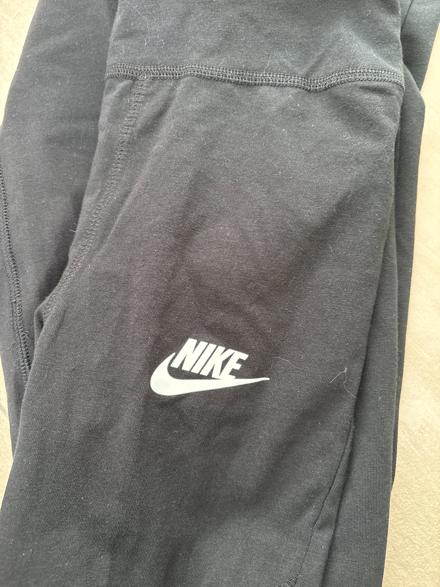 Nike Kinder Leggins in schwarz/weiss , Größe M