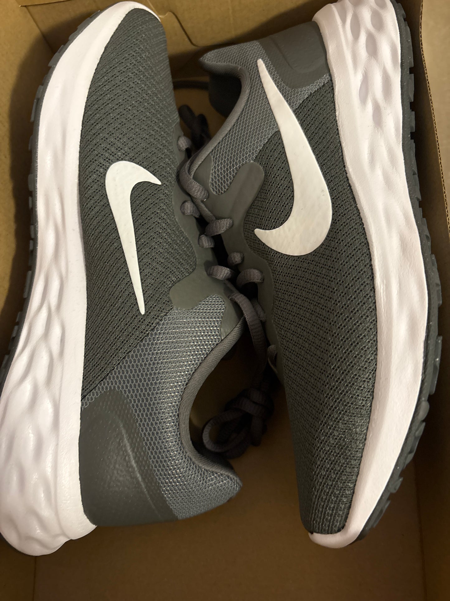 Nike Revolution 6 , grau/weiss, Größe wählbar
