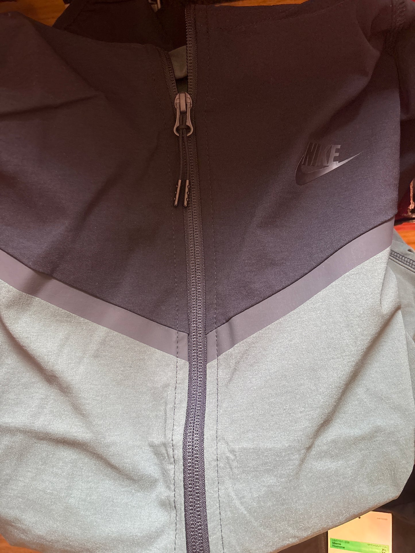 Nike Windbreaker in schwarz/dunkelgrün Größe wählbar