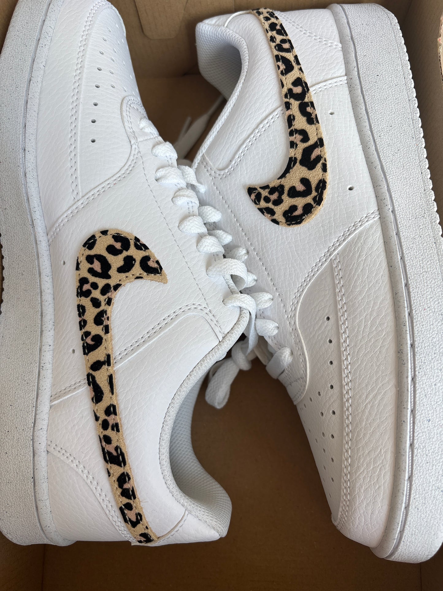 Nike Court Vision low, Gr. 40,5 in weiss/tiger
