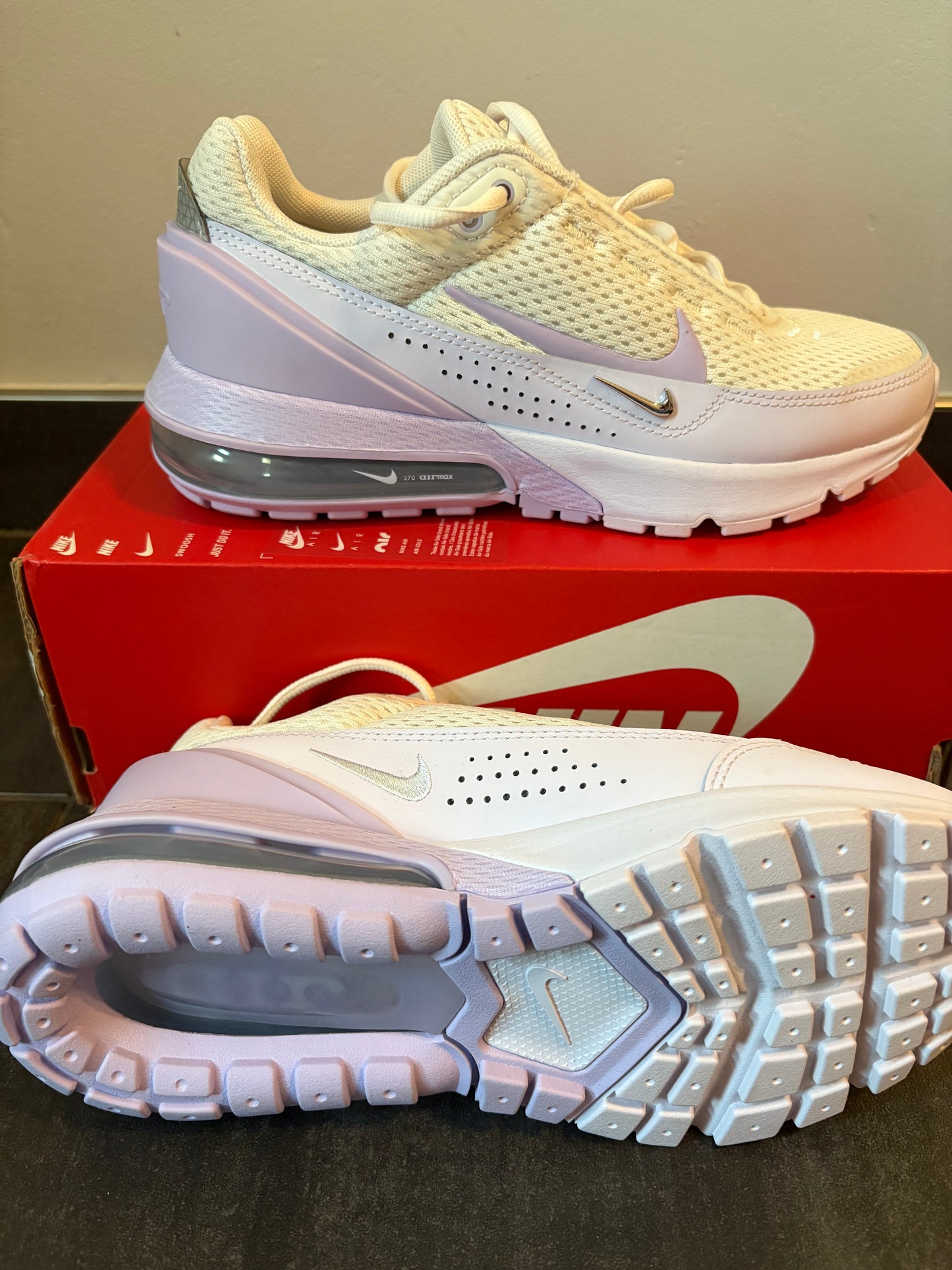 Nike Airmax Pulse in lila/weiss, Gr. Wählbar