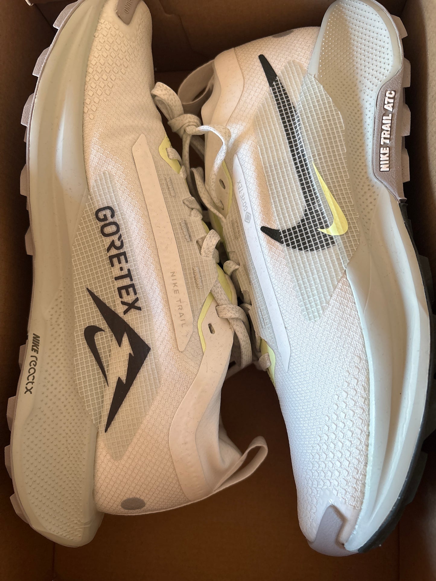 Nike Pegasus Trail 5 GTX weiss/grau, Größe 40