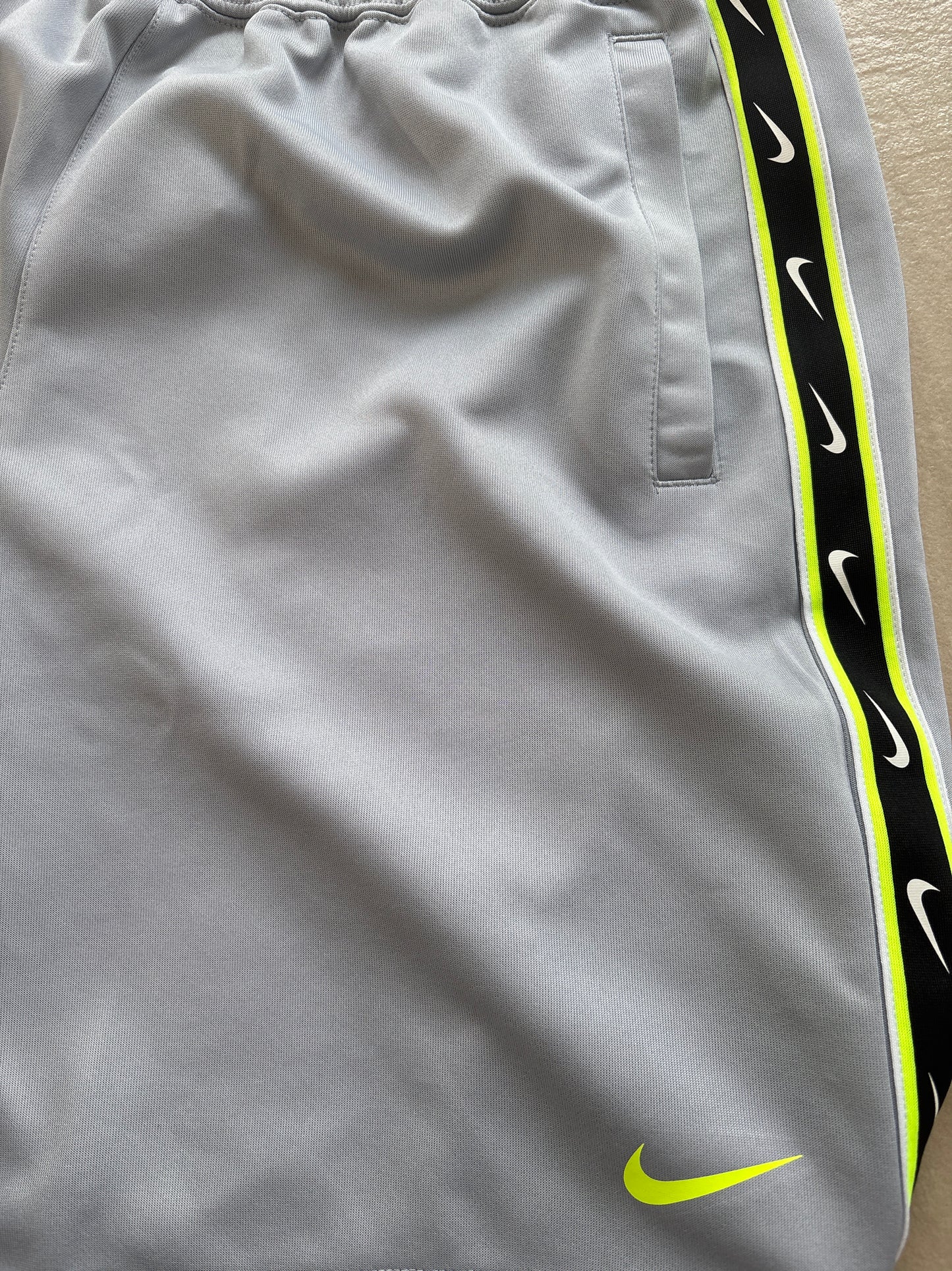Nike kurze Hose, grau/schwarz/neon , Größe wählbar