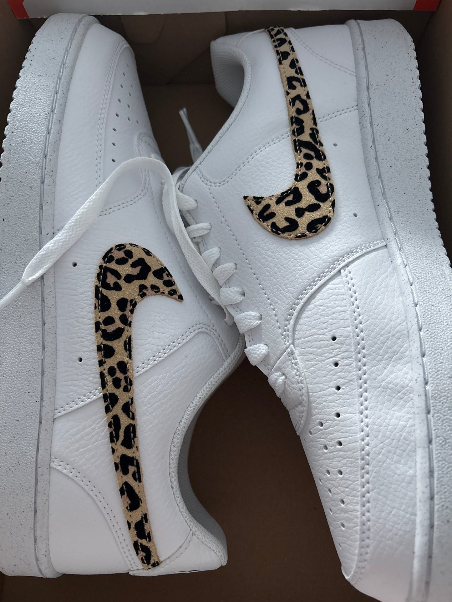 Nike Court Vision, Gr. 43 in weiss/Tigermuster