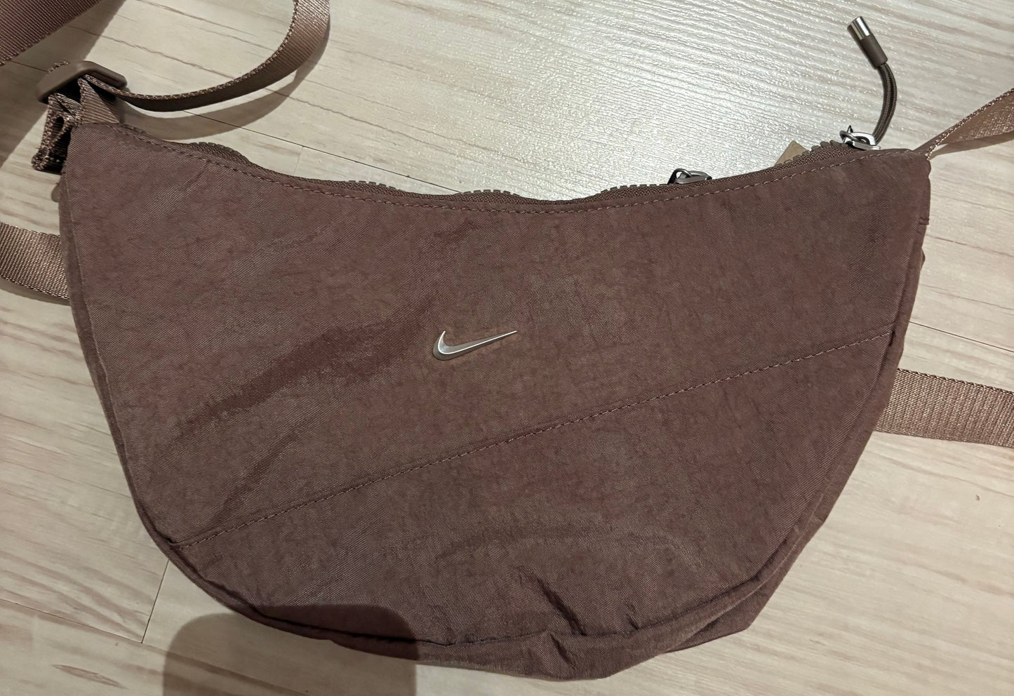 Nike Umhängetasche braun Halbmond
