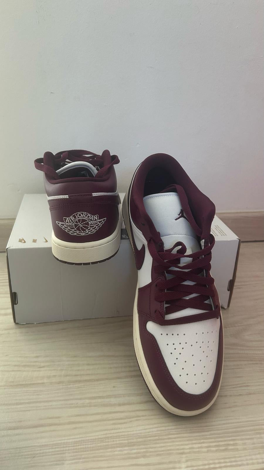 Nike Air Jordan 1 Low weiss/brombeere, Größe wählbar