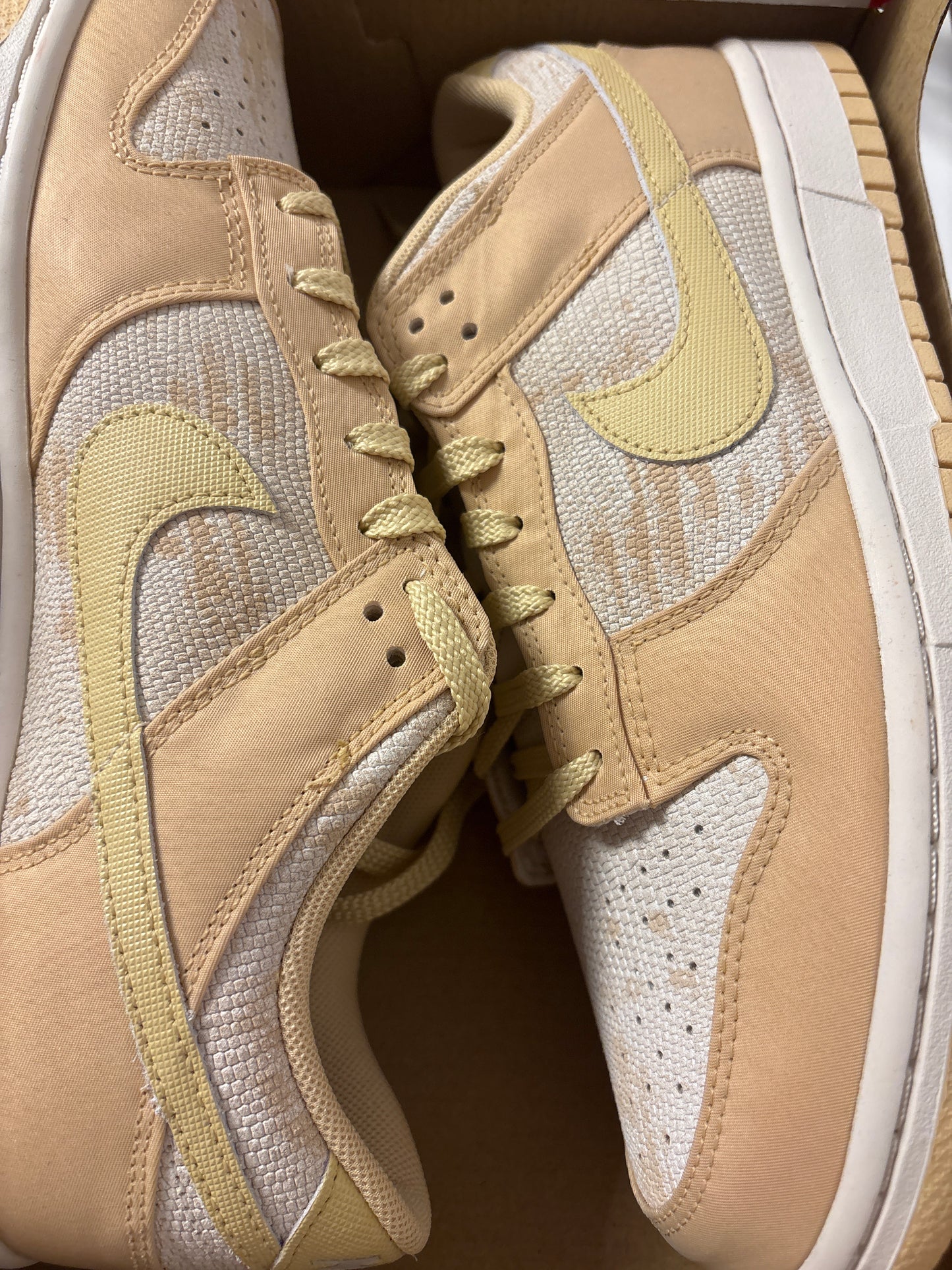 Nike Dunk Low, Gr. Wählbar in ockergelb/Muster