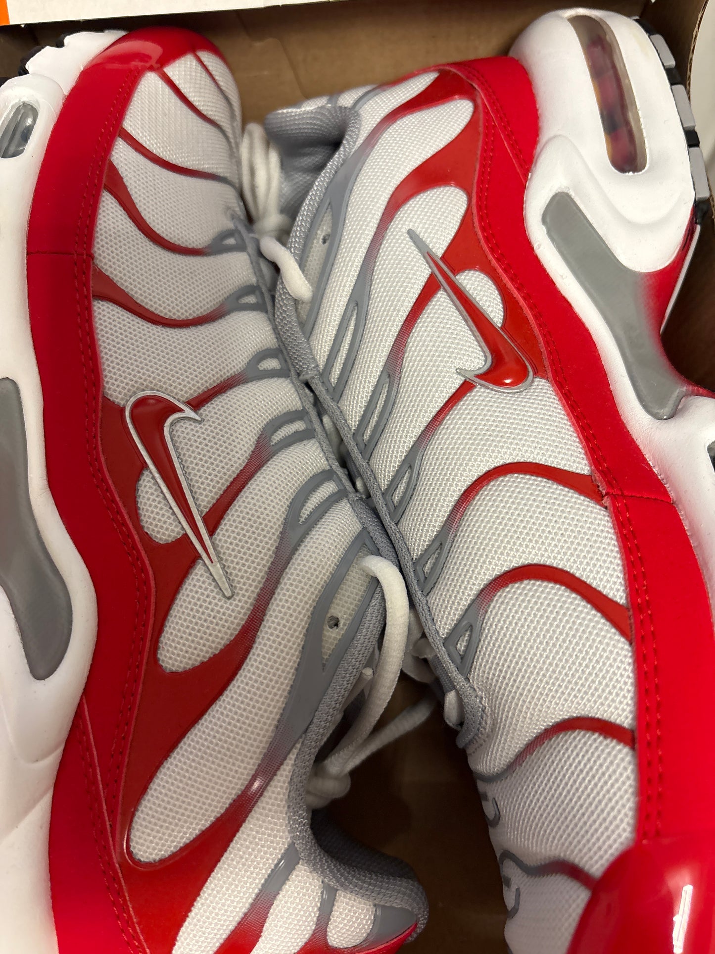 Nike Air Max Plus TN, weiss/rot/grau, Gr. 43