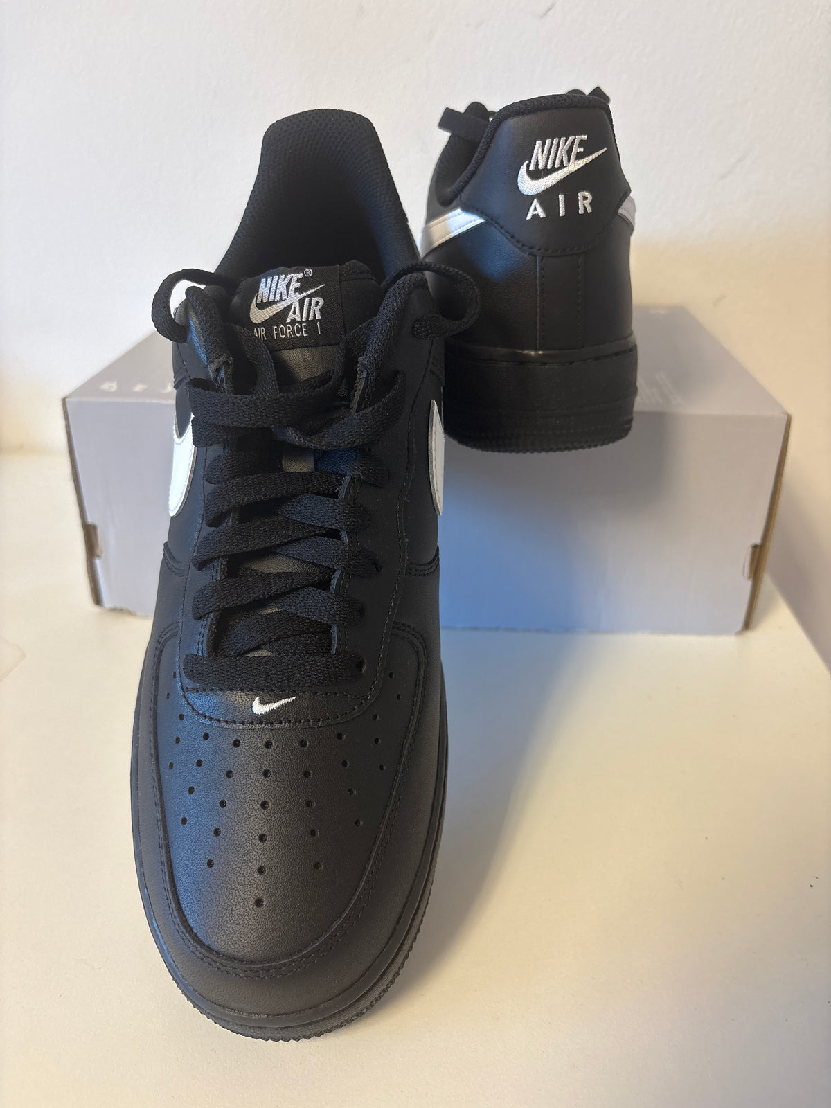 Nike Air Force 1 schwarz/weiss, Größe 44,5