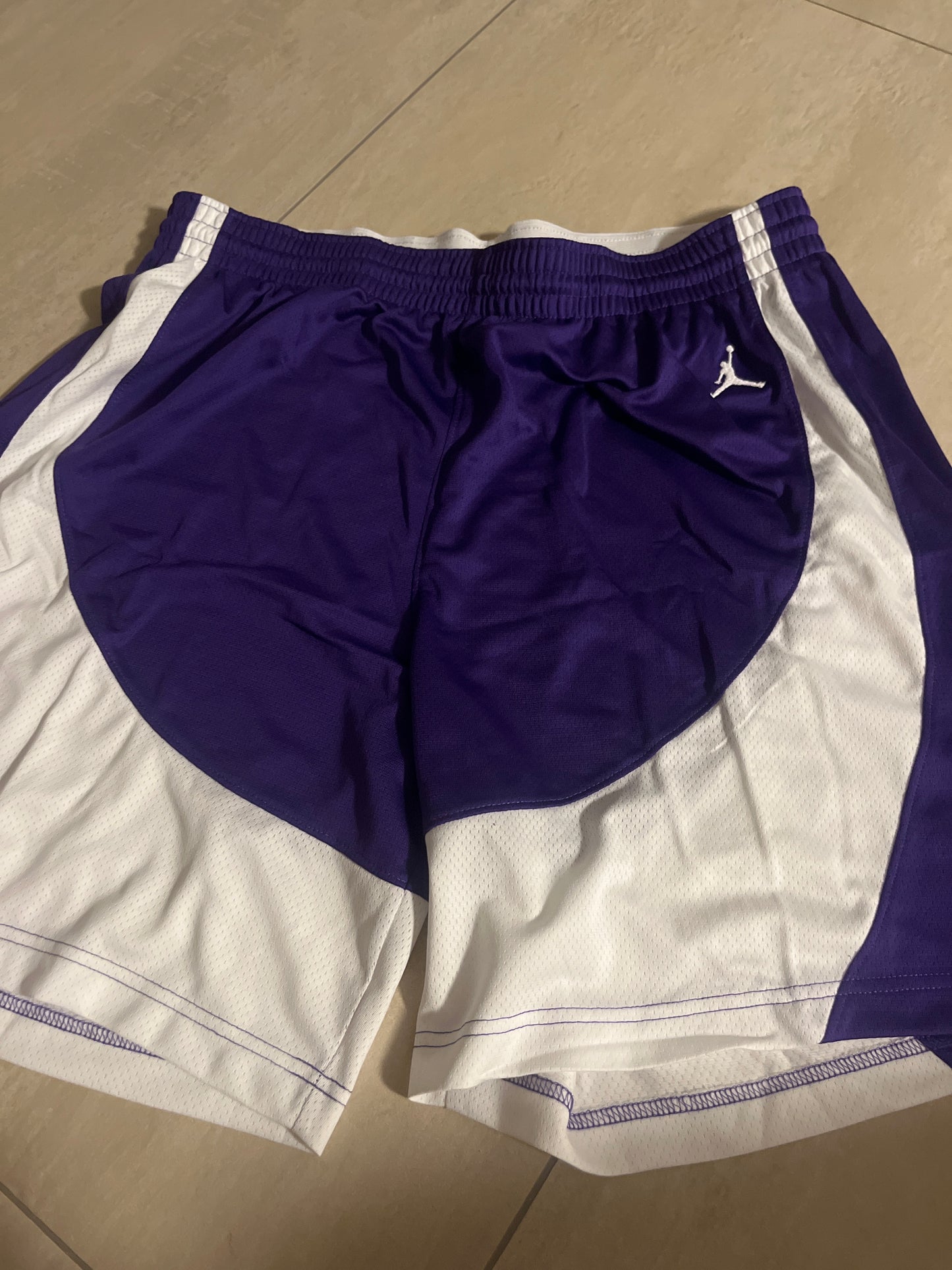 Nike Jordan Shorts in lila/weiß, Größe XL