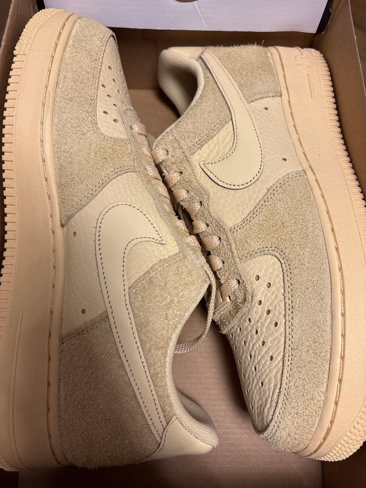 Nike Air Force 1 beige mit Wildleder, Größe 42