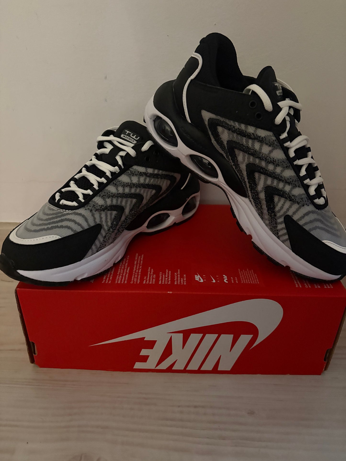 Nike Air Max TW in schwarz/grau/weiss, Grösse wählbar