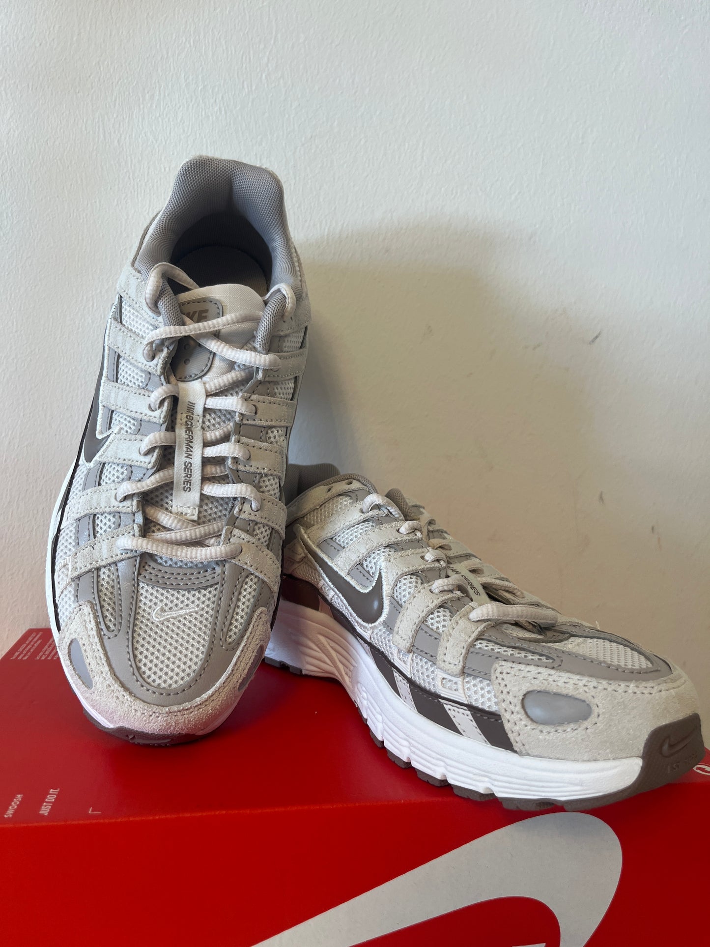 Nike P-6000 in braun/weiss/beige, Größe 38