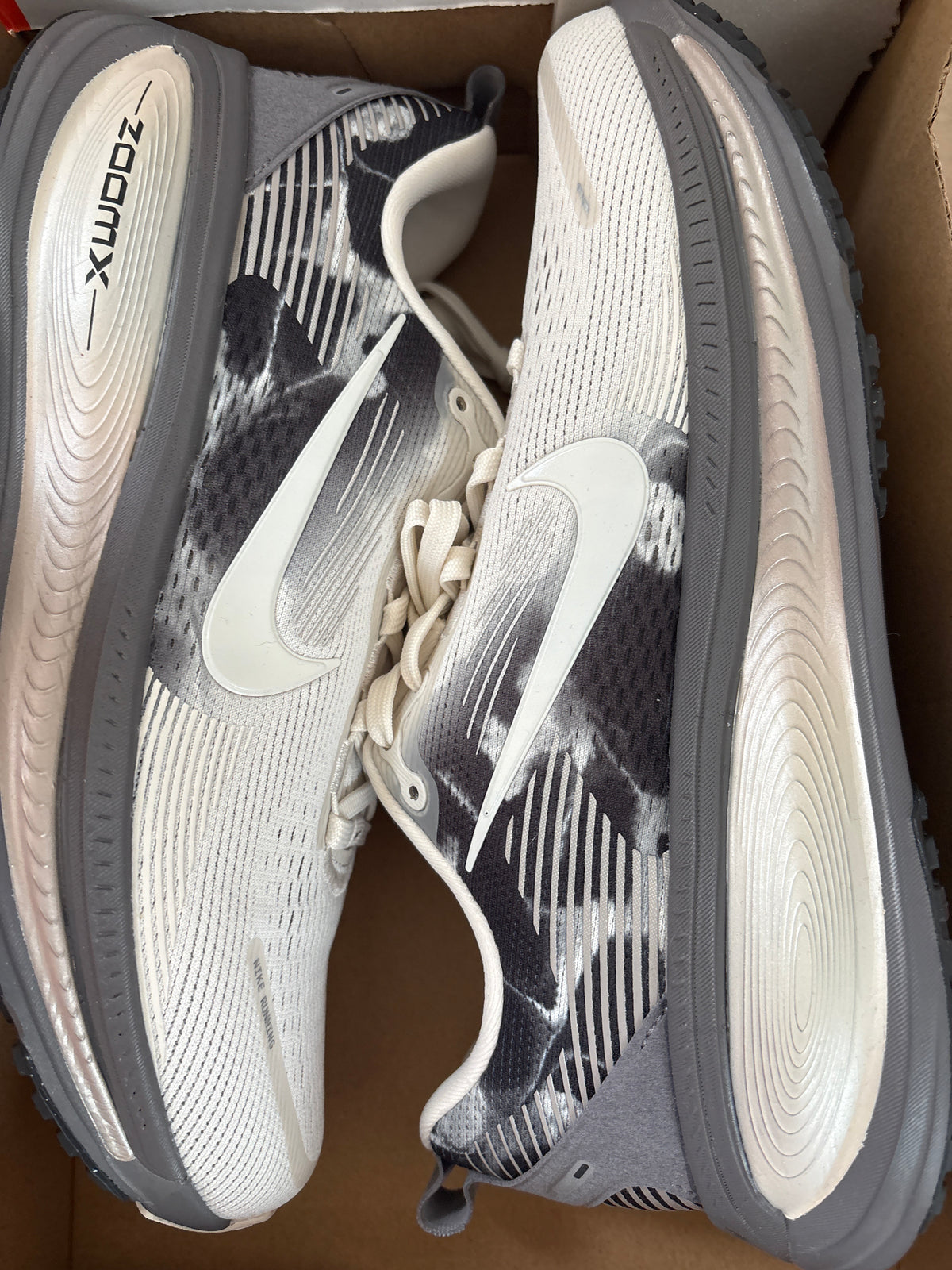 Nike Vomero 18, Größe 42
