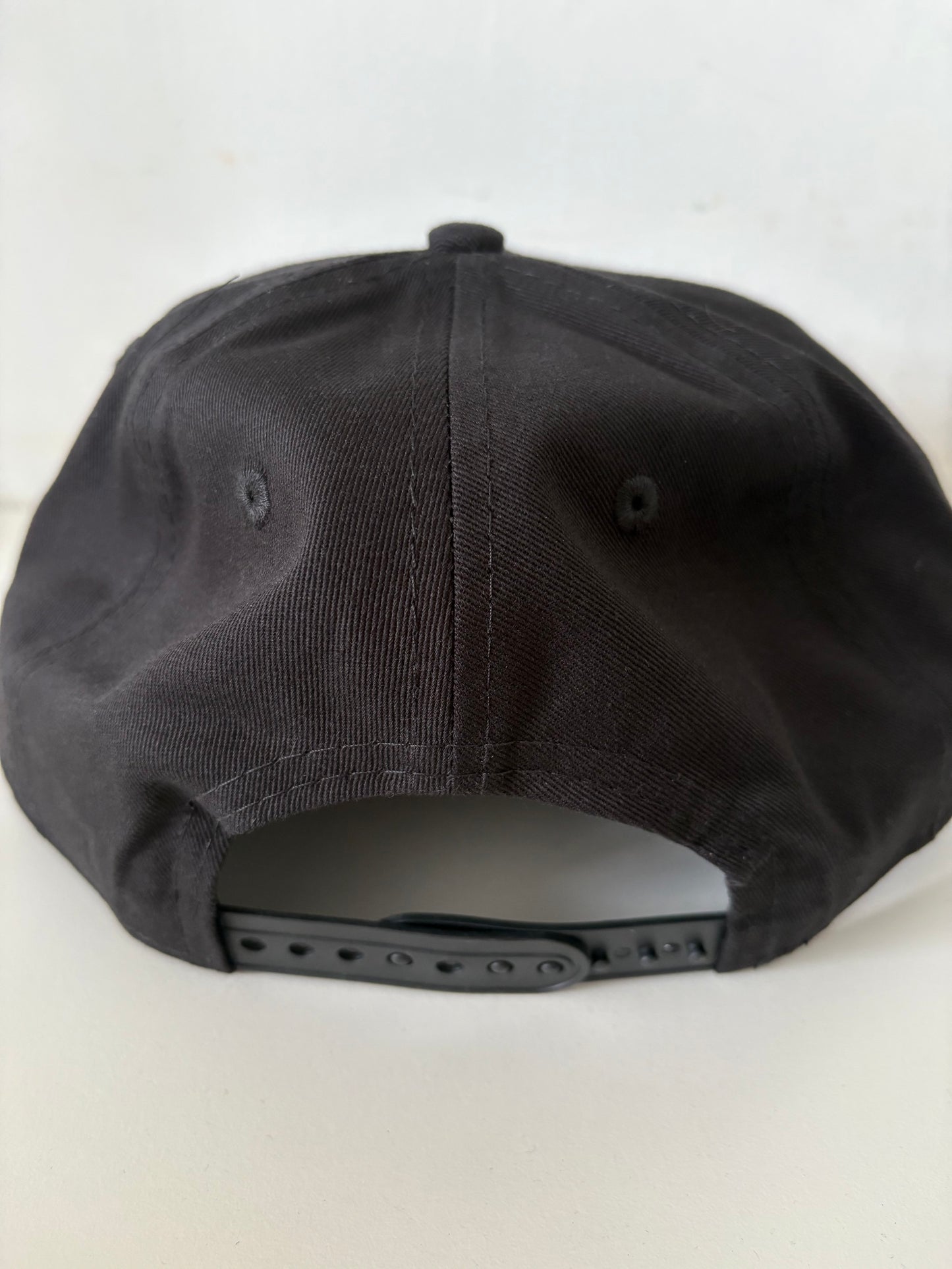 New Era Snapback Cap Oakland Raiders in komplett schwarz, Größe wählbar