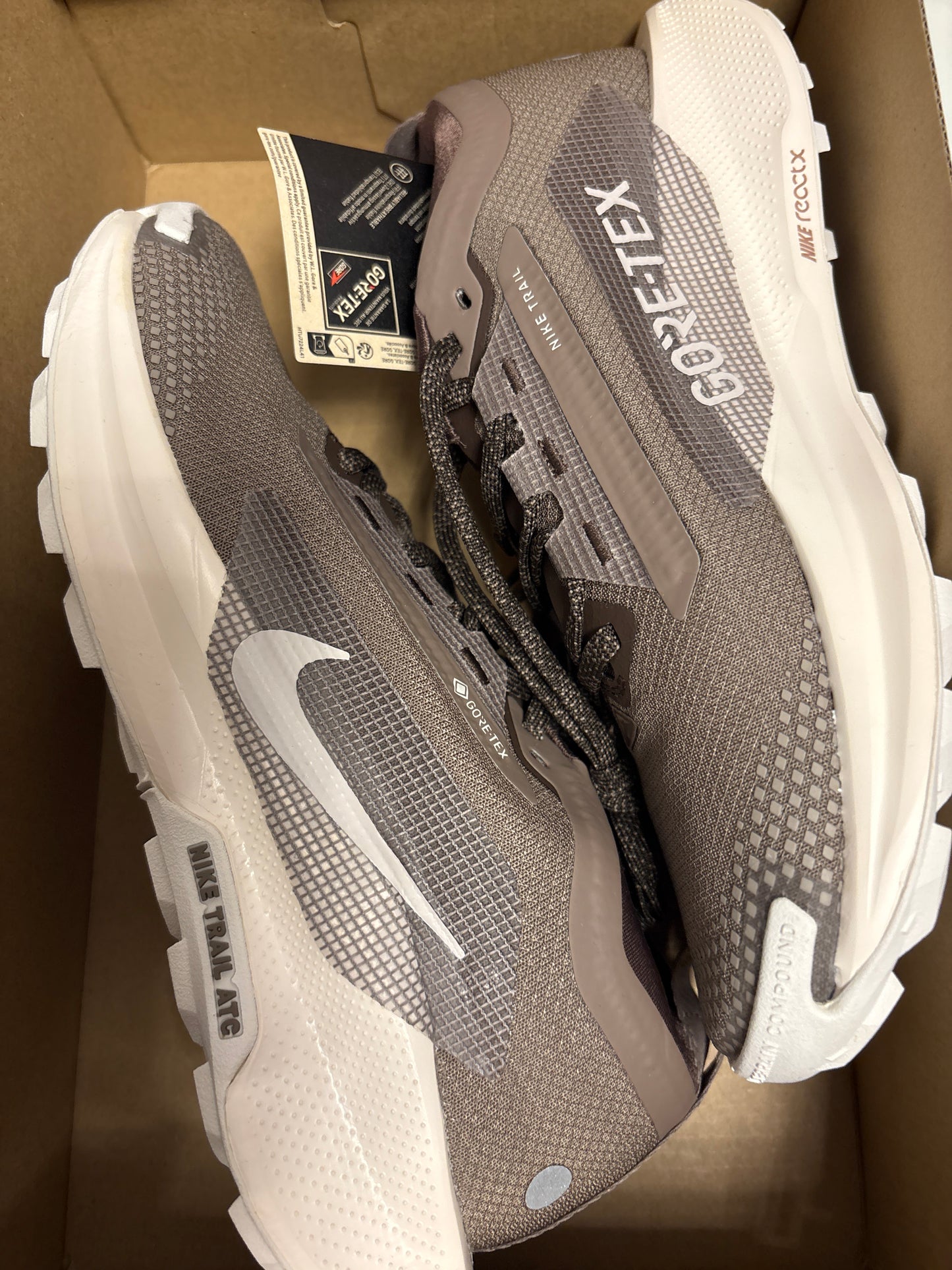 Nike Pegasus Trail 5 GTX weiss/braun, Größe 38