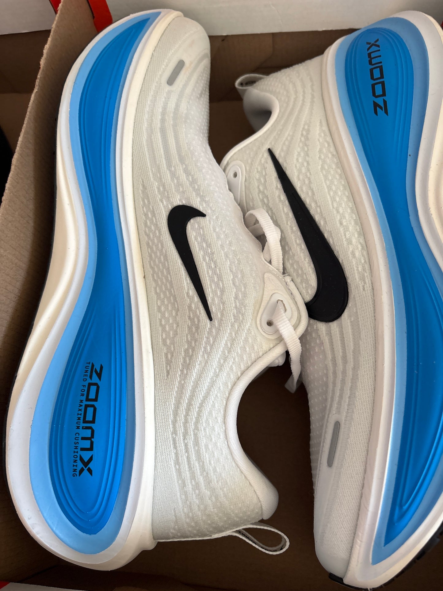 Nike Vomero Plus in blau/weiss/schwarz, Größe 44,5