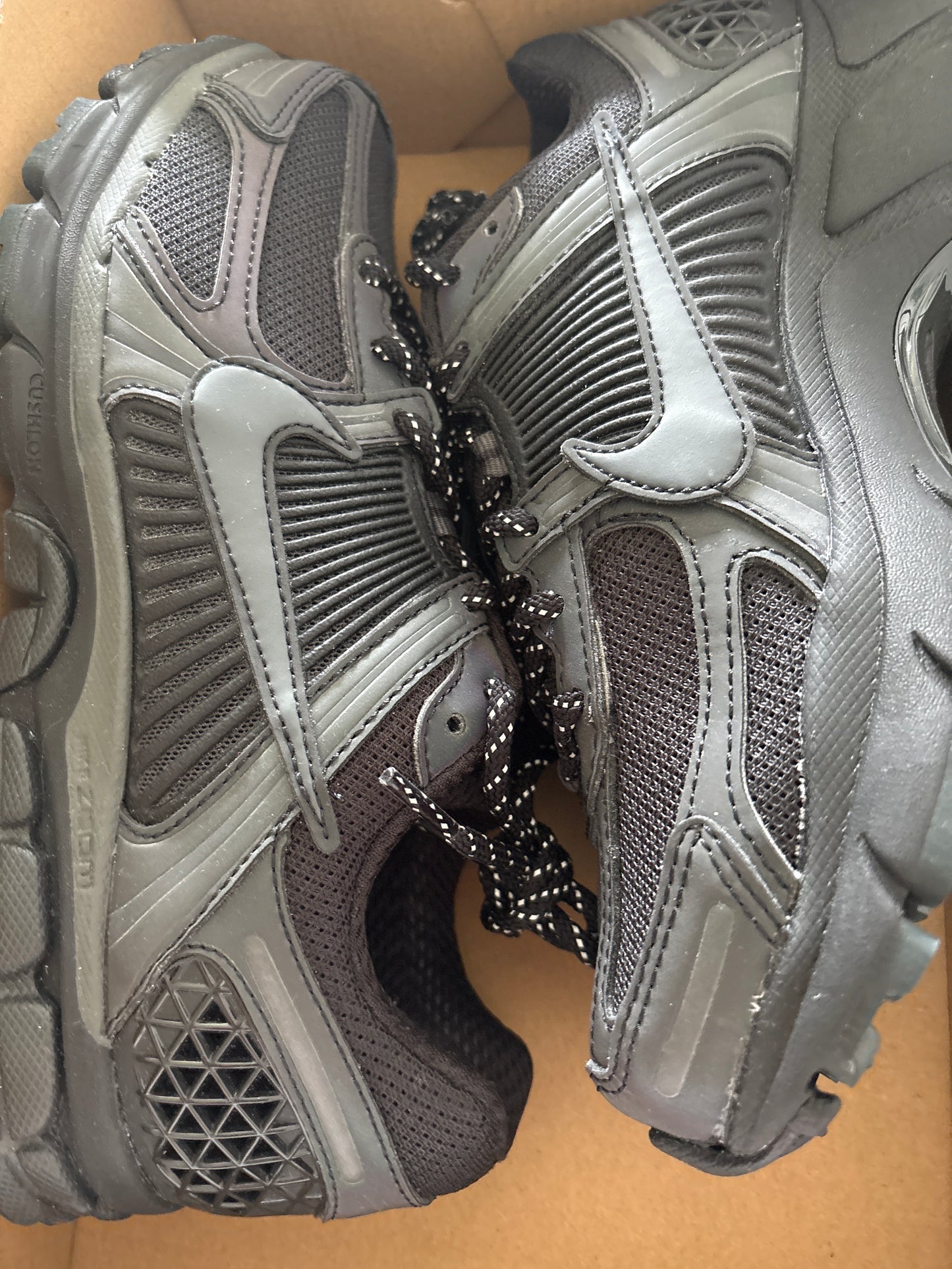 Nike Zoom Vomero 5 in schwarz, Größe 38,5