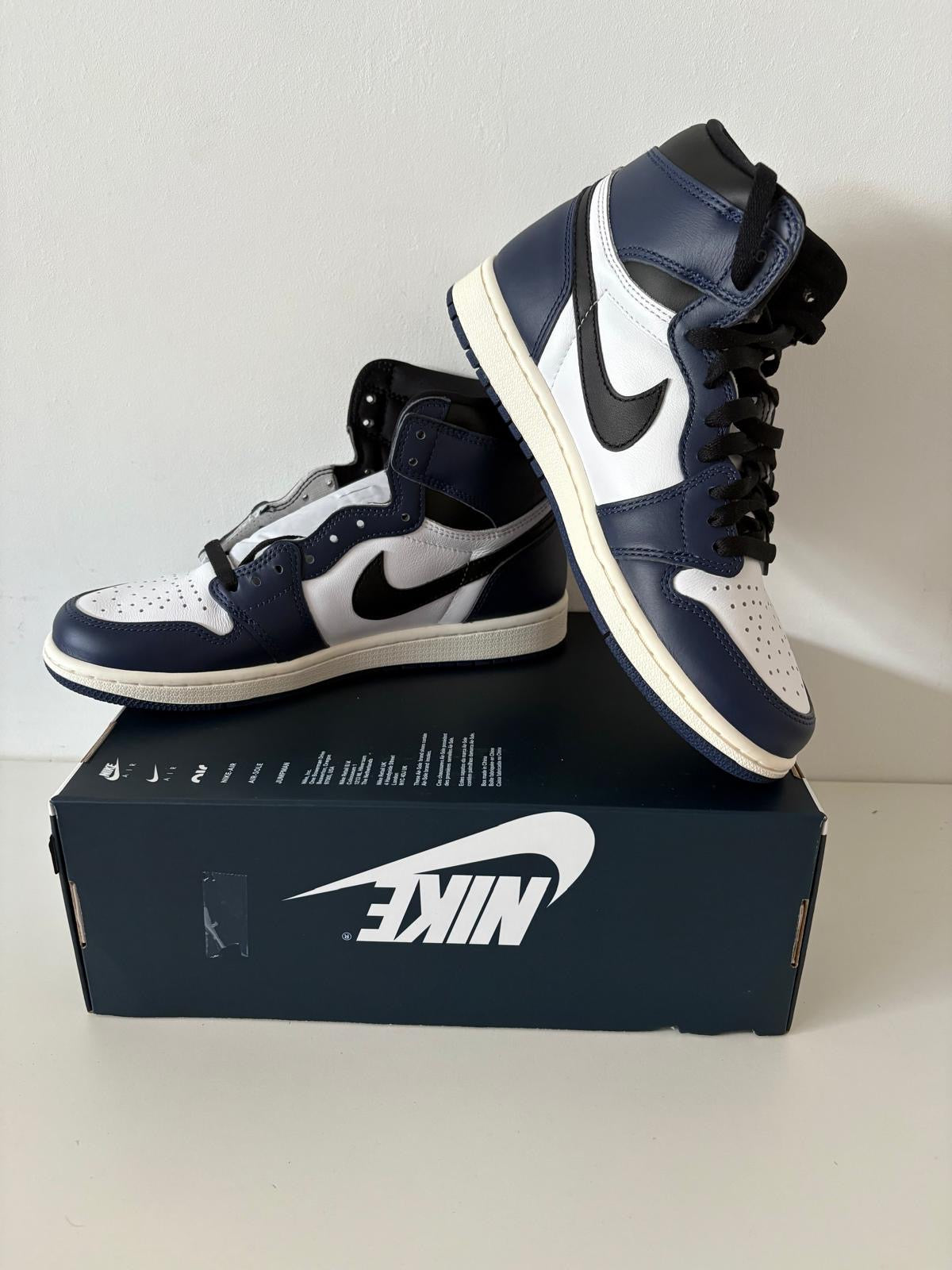 Air Jordan 1 Retro High OG, dunkelblau/weiss/schwarz, Größe 41