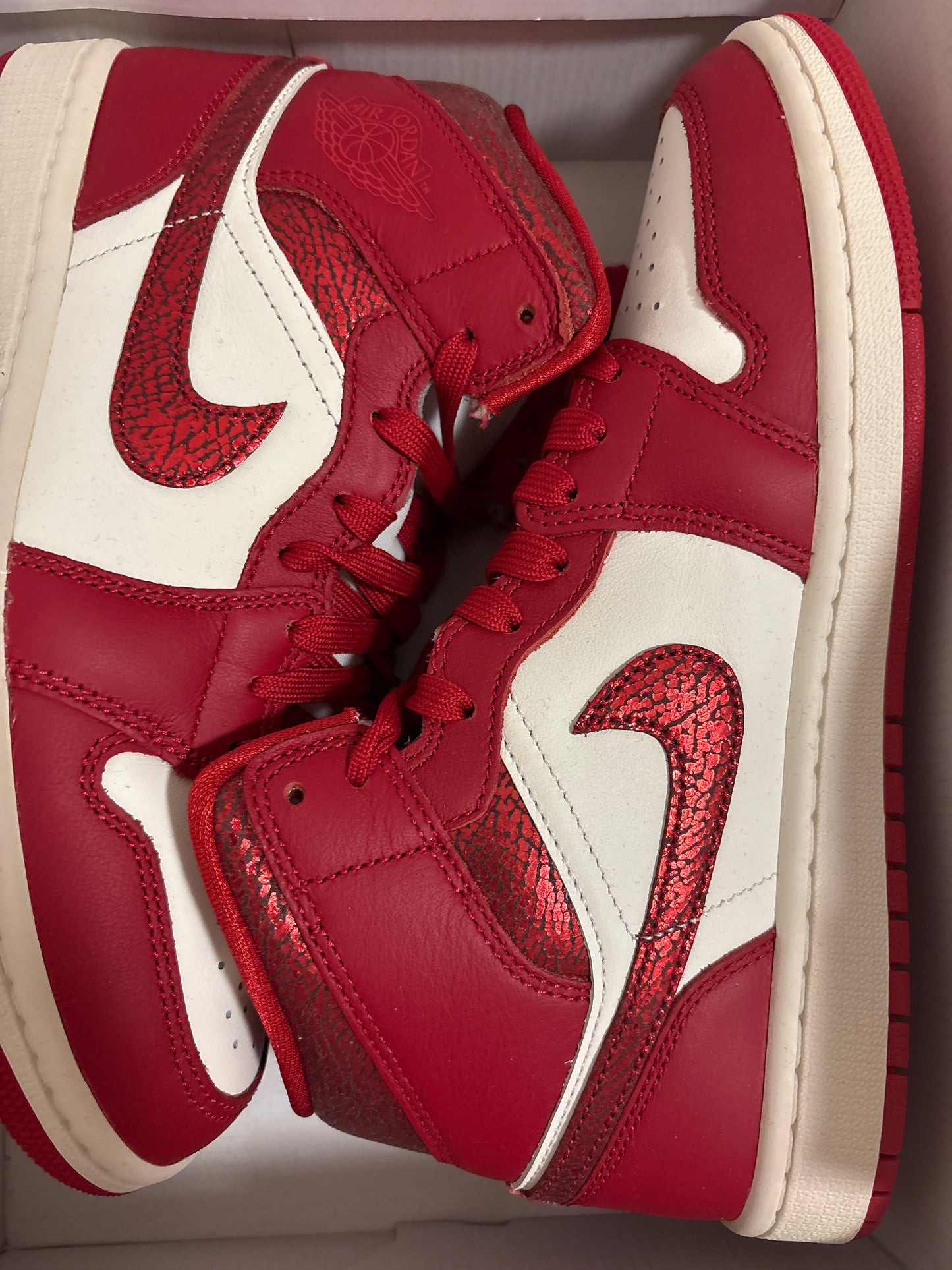 Nike Air Jordan 1 Mid in rot/weiss glänzend, Größe wählbar