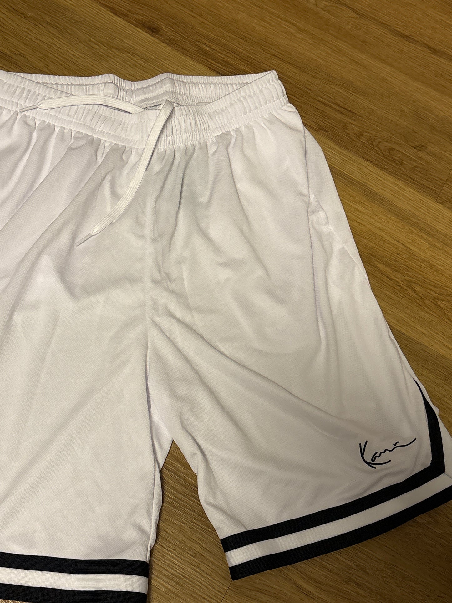 Karl Kani Shorts in weiss, Größe L