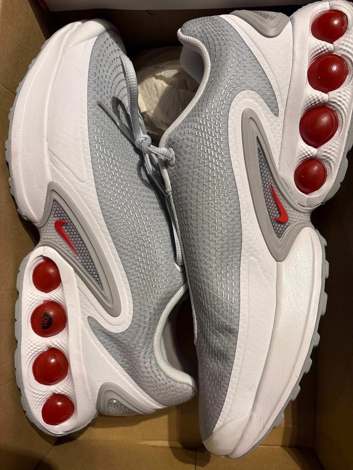 Nike Air Max DN in grau/weiss/rot, Gr. Wählbar