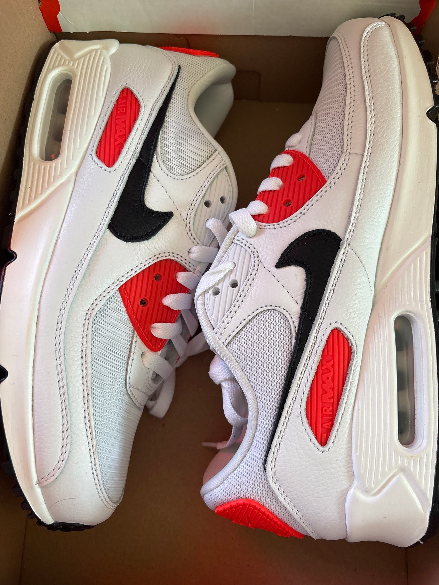 Nike Air Max 90, weiss/rot/schwarz in Größe 42,5