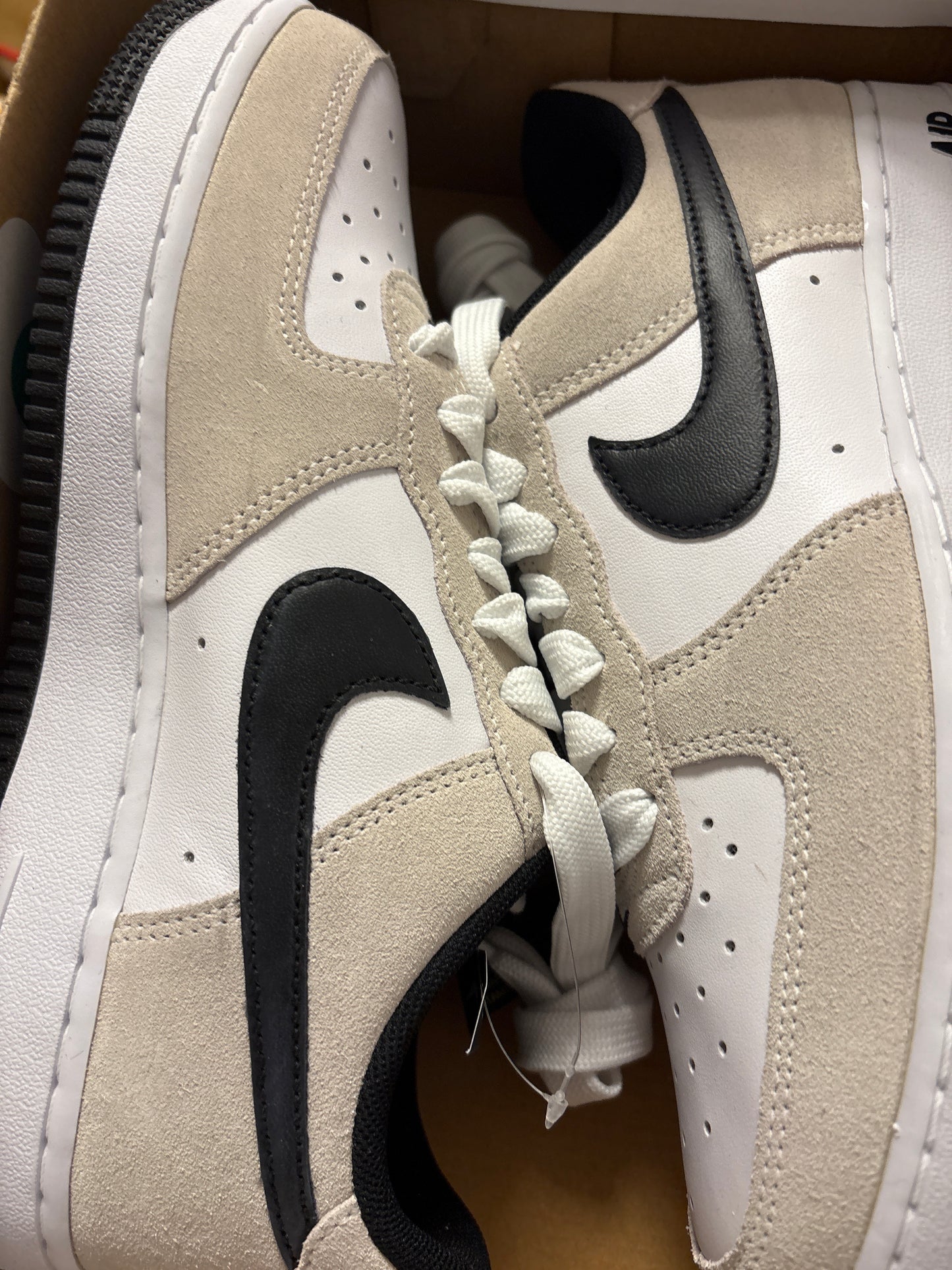Nike Air Force 1 weiss/schwarz/beige, Größe 40