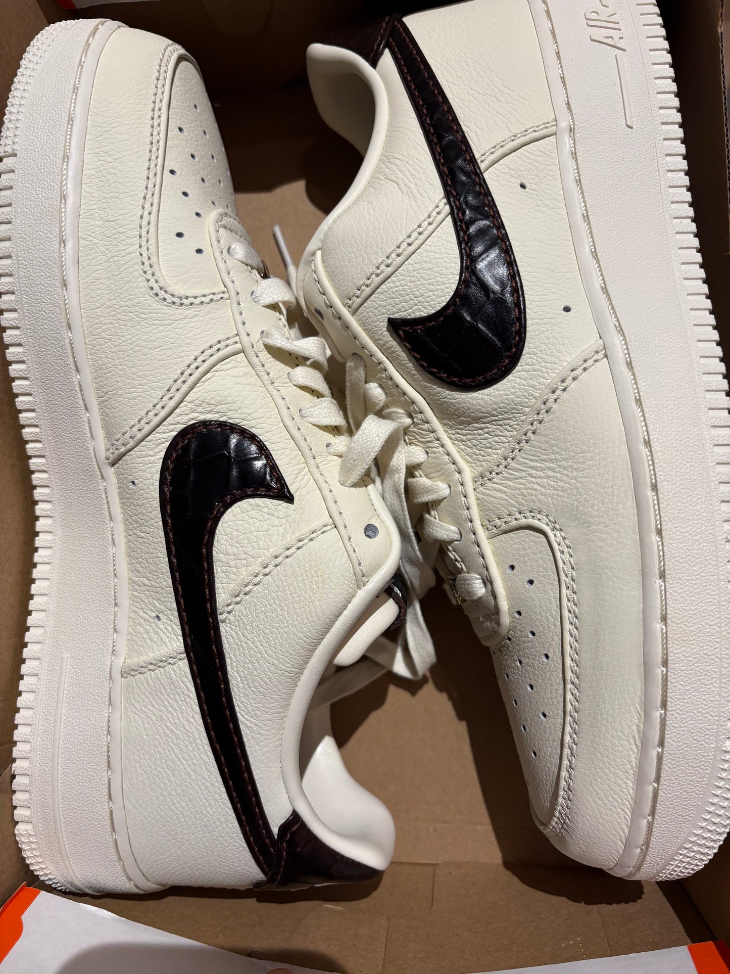 Nike Air Force 1 , weiss/braun Muster , Größe 45