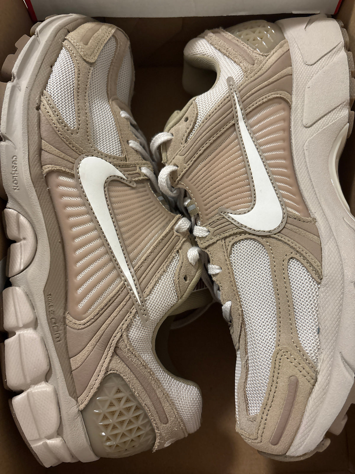 Nike Zoom Vomero 5 in Größe 46
